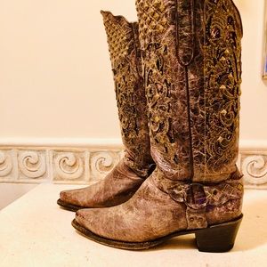 Beautiful, leather boots. Worn but in great cond.